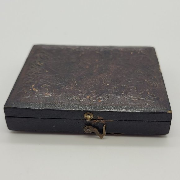 Antique Daguerreotype of a Well Dressed Man Civil War Era Leather Case - Picture 6 of 12